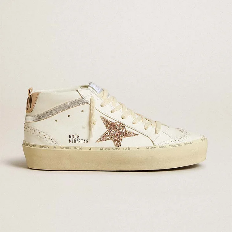 Golden Goose Mid Star con estrella brillante y coma en piel laminada plateada