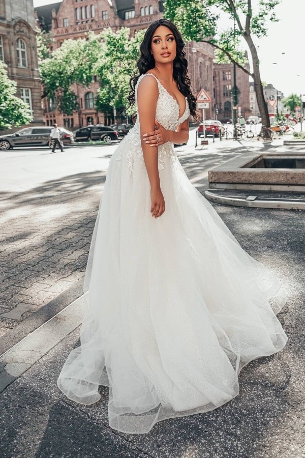 Attractive A-Line Deep V-neck Floor-length Wedding Dress With Tulle Floral Lace | Ballbellas Ballbellas