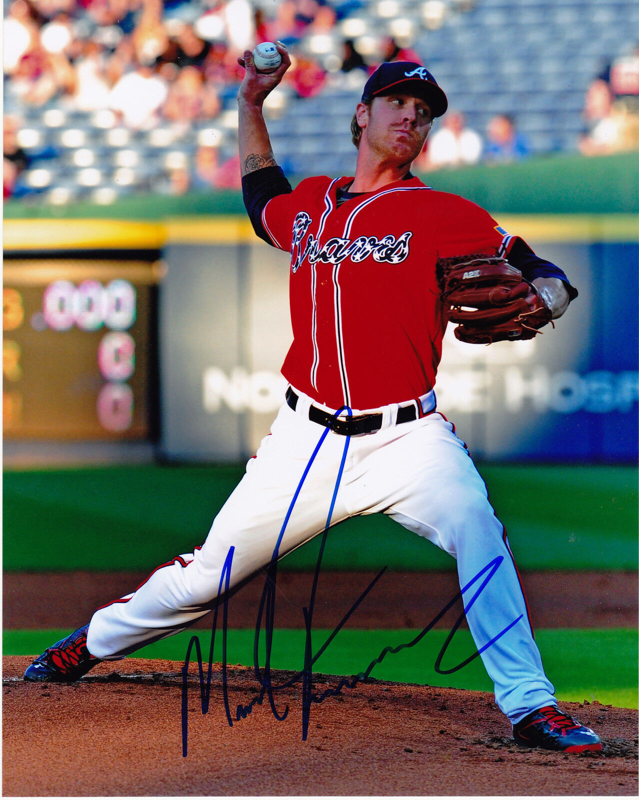 MIKE FOLTYNEWICZ ATLANTA BRAVES ACTION SIGNED 8x10