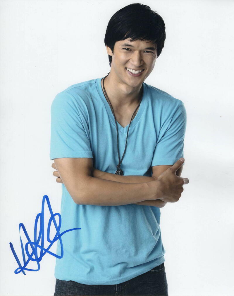 HARRY SHUM JR SIGNED AUTOGRAPH 8X10 Photo Poster painting - SHAWDOWHUNTERS STUD, GLEE, STUP UP