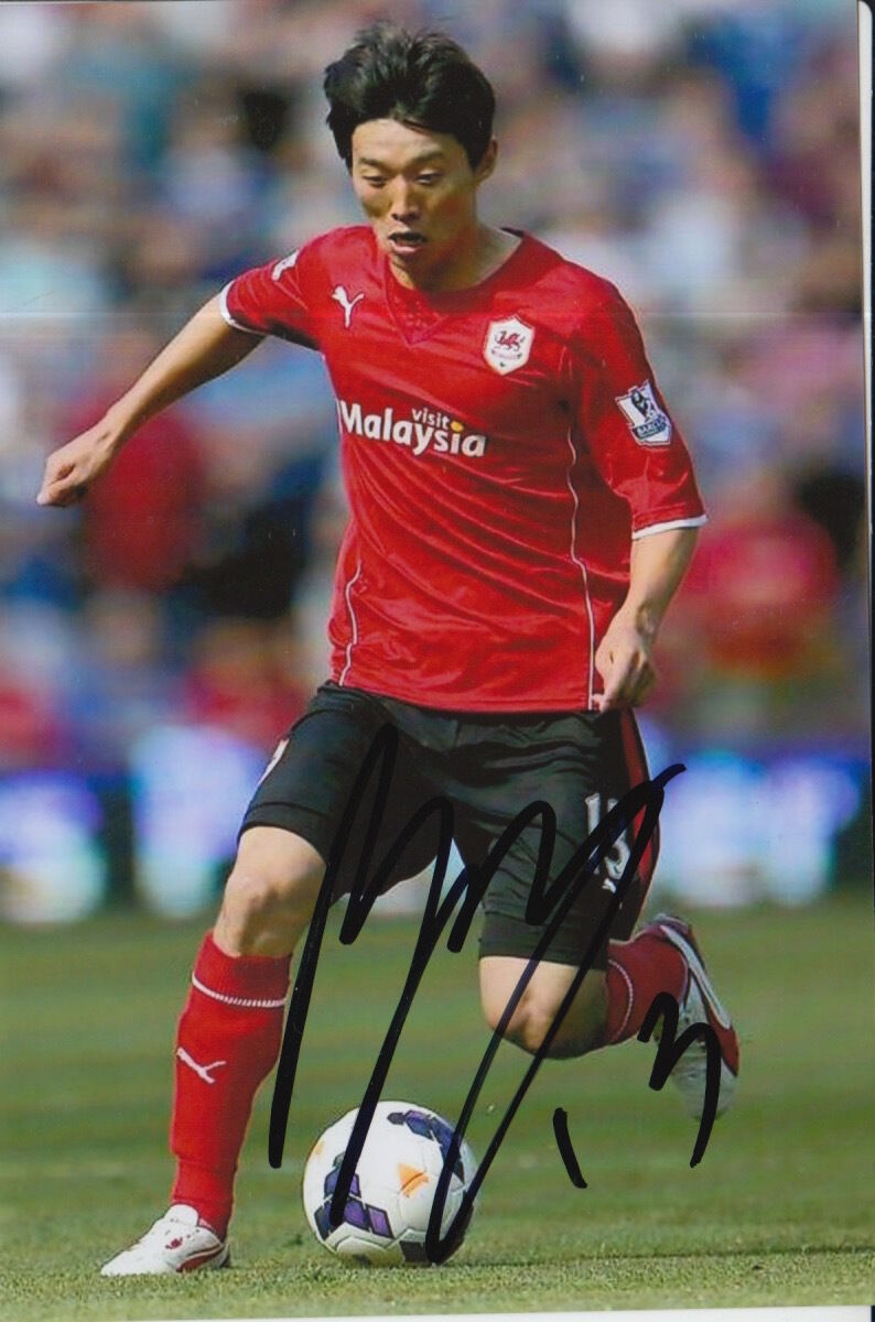 CARDIFF CITY HAND SIGNED KIM BO-KYUNG 6X4 Photo Poster painting.