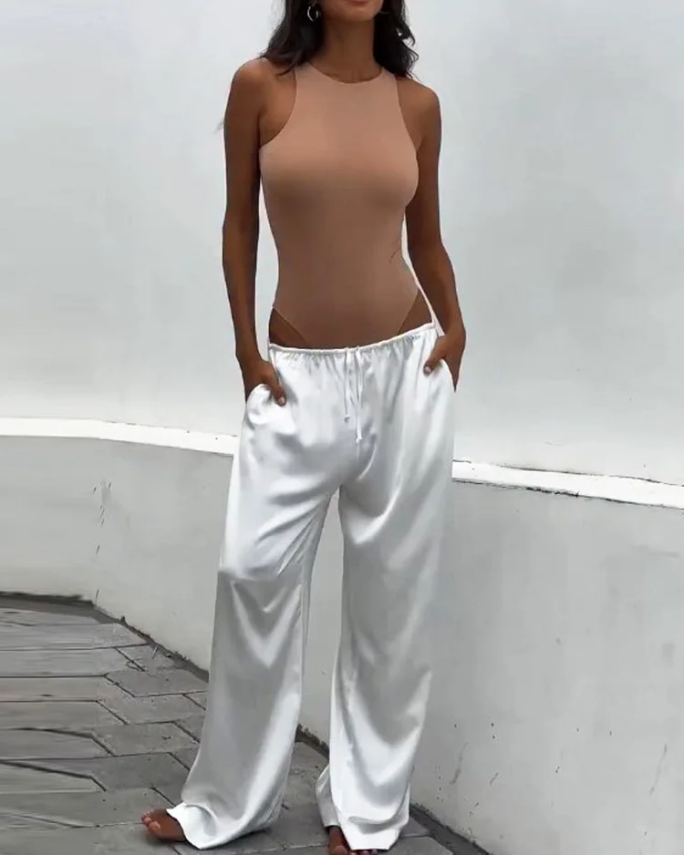 Sleeveless solid color hollow two-piece suit