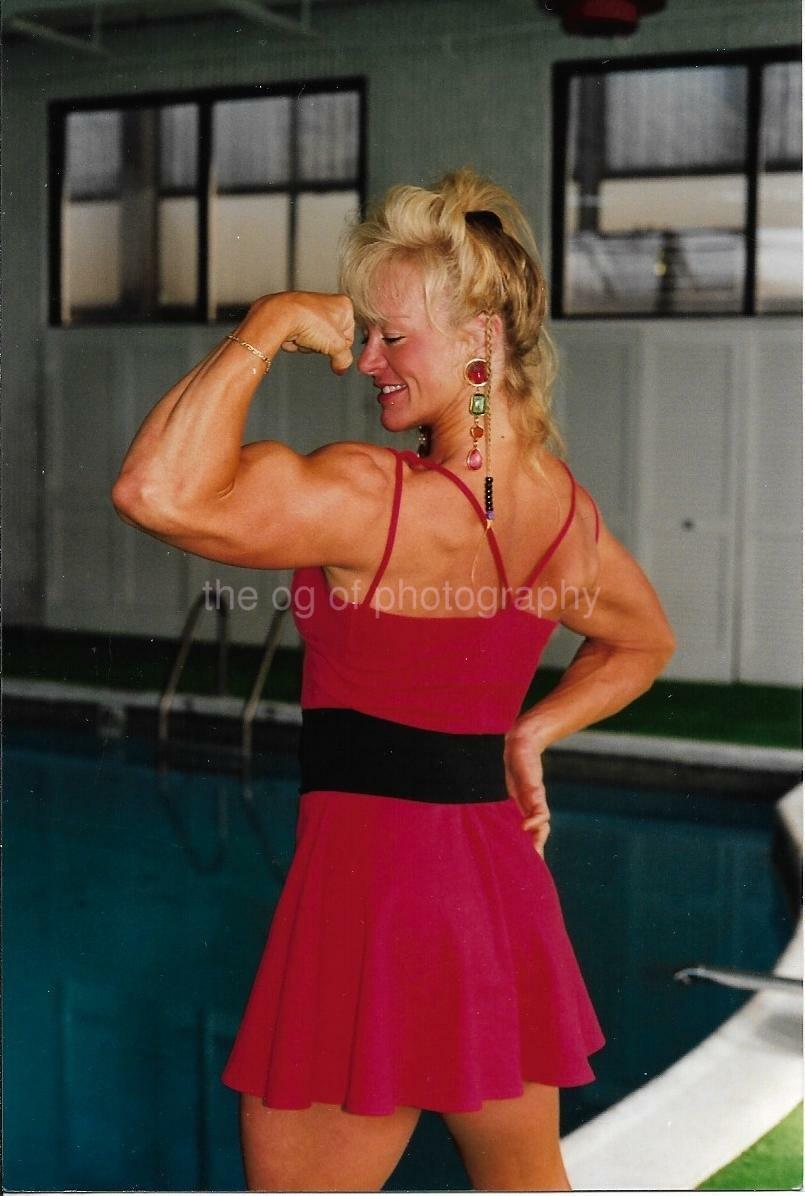 FEMALE BODYBUILDER 80's 90's FOUND Photo Poster painting Color MUSCLE WOMAN Original EN 17 23 X