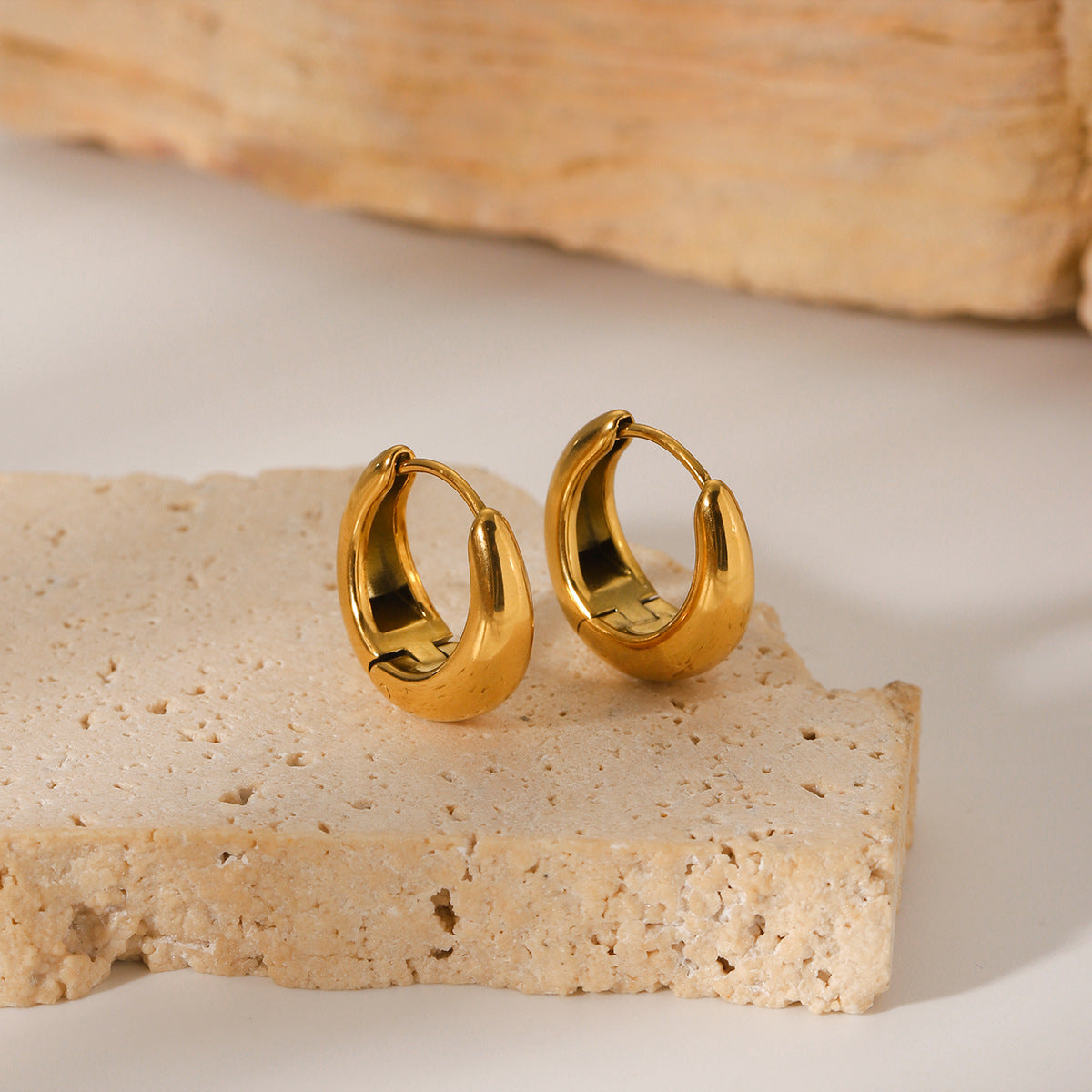 U-Shaped 18K Gold Stainless Steel Earrings Cold Style Titanium Steel Earrings For Women Simple Ear Buckles