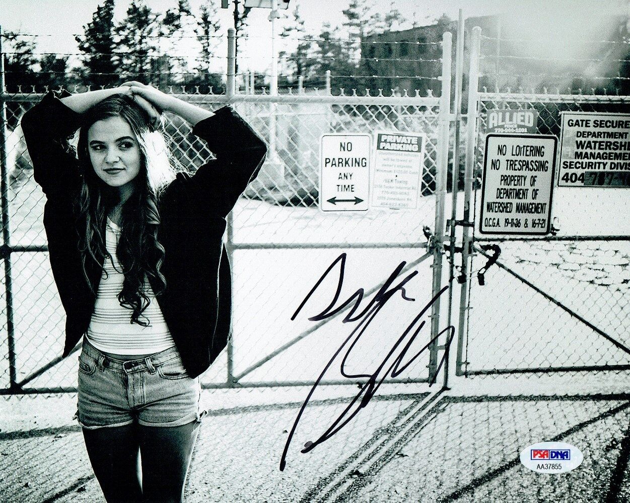 Morgan Saylor Signed Homeland Autographed 8x10 B/W Photo Poster painting PSA/DNA #AA37855