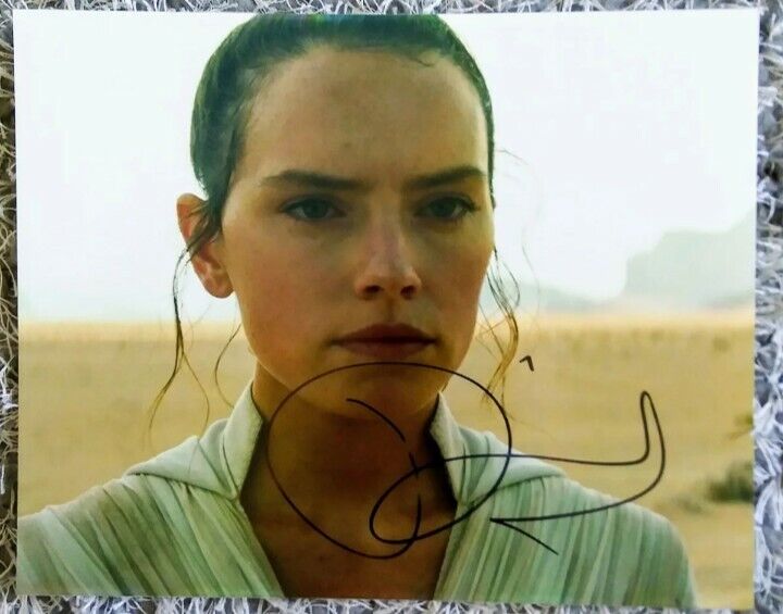 DAISY RIDLEY AUTOGRAPHED STAR WARS REY 8x10 Photo Poster painting