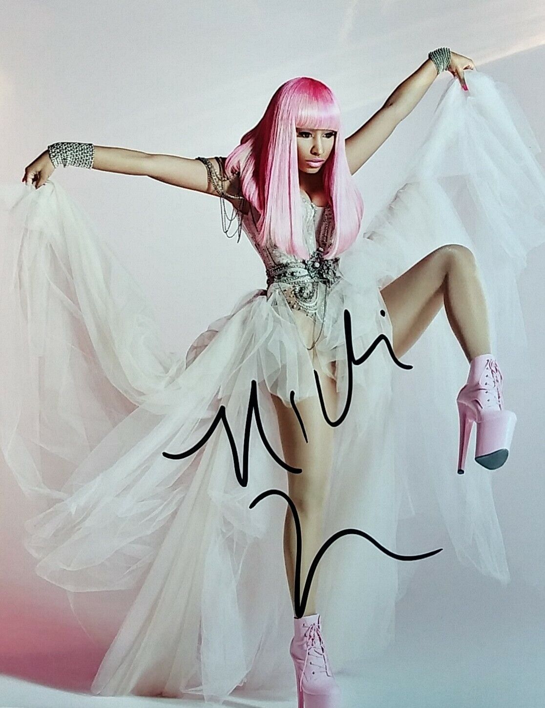 Nicki Minaj signed 8 x 10