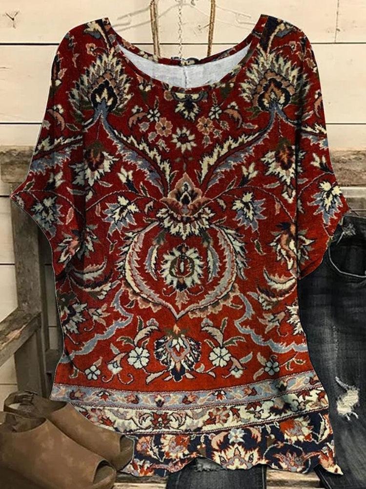 Red Damask Pattern Round Neck Women's T-Shirt