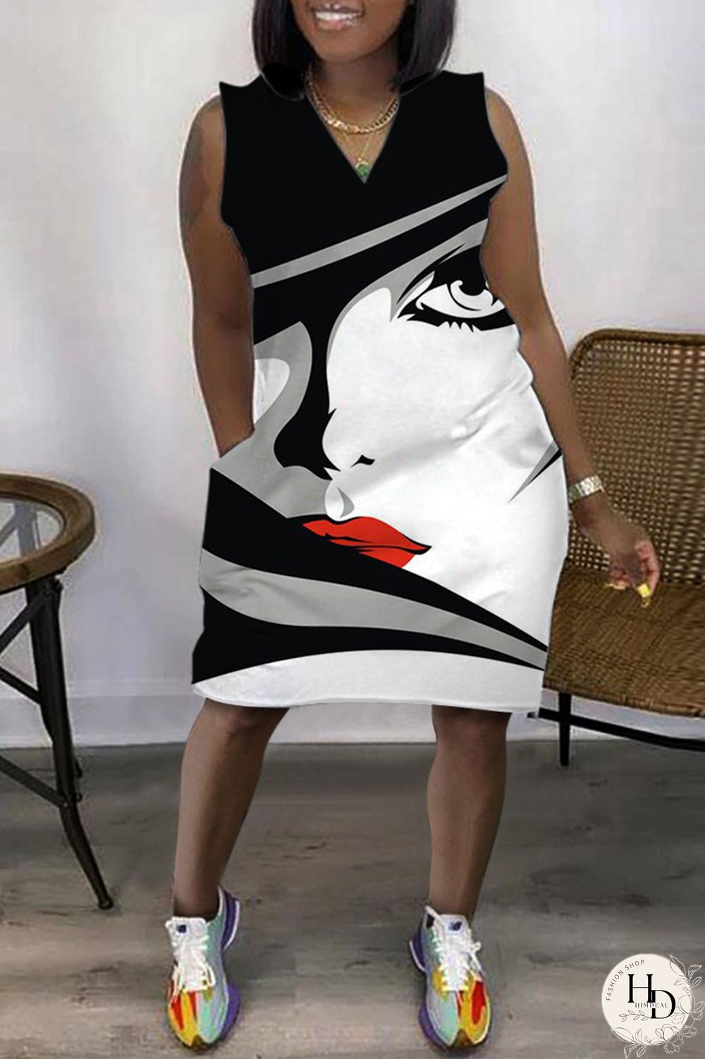 Black Fashion Casual Print Patchwork V Neck Sleeveless Plus Size Dress