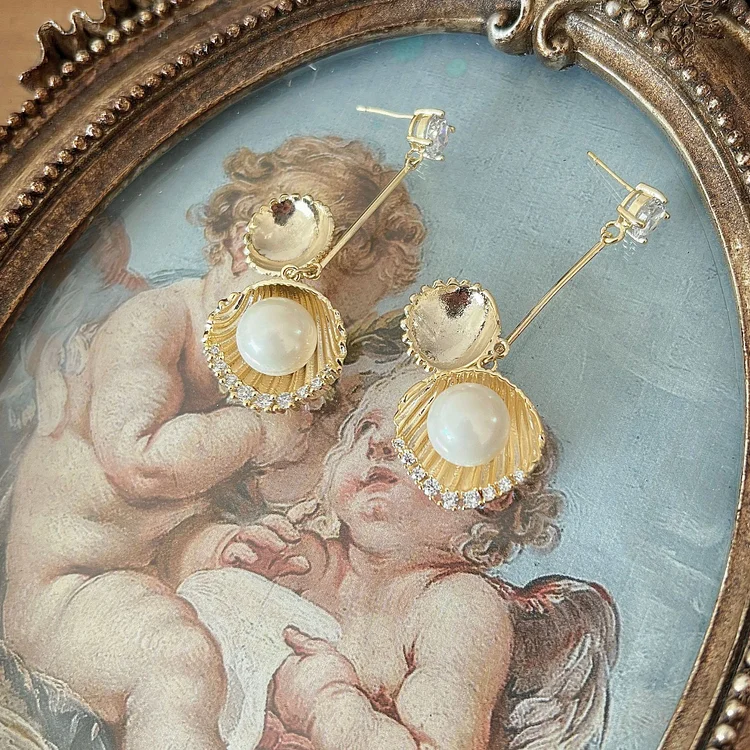 Shell shaped pearl zircon earrings