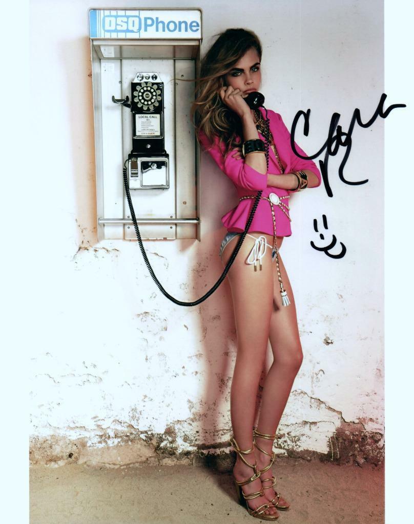 Cara Delevingne signed 8x10 Photo Poster painting autographed Picture Pic and COA