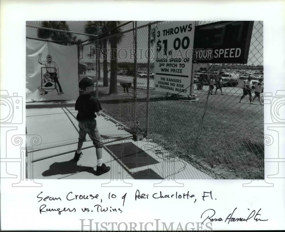 Press Photo Poster painting Sean Crouse, 10 of Port Charlotte Florida at Rangers vs Twins game