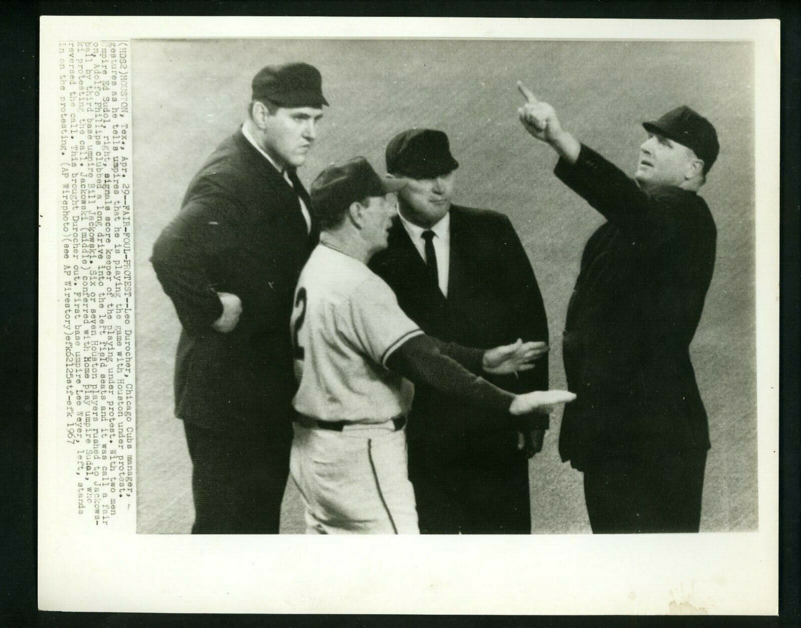 Leo Durocher Umpire Ed Sudol Lee Weyer Jackowski 1967 Press Photo Poster painting Chicago Cubs