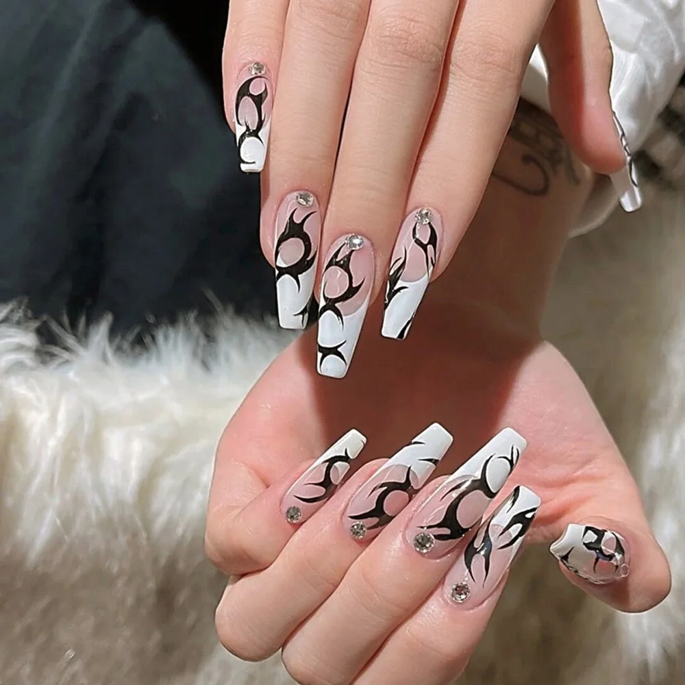 24pcs/set Long Stiletto Fake Nails Punk Snake Pattern Black White Matte False Nails Artificial Full Nail Tips Manicure Tools 111-Nail Inspo