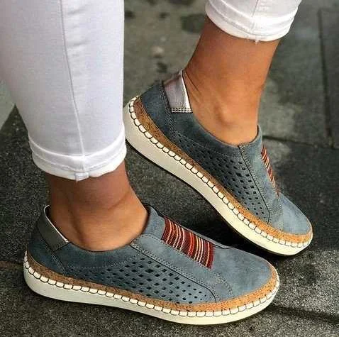 Casual comfortable women's casual shoes with perforated flat bottom