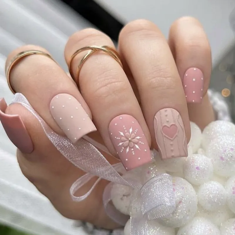 Churchf Pink Sweet Sister French Frosted Texture Three-Dimensional Snowflake Love Christmas Fake Nails Finished Wear A 24 Pieces