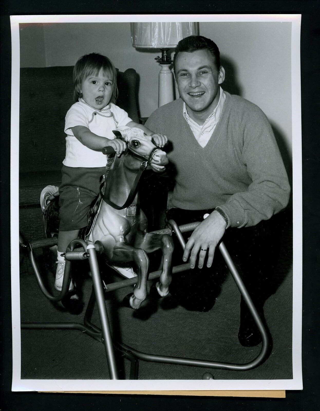 Tom Tresh & daughter Michele 1964 Type 1 Press Photo Poster painting New York Yankees