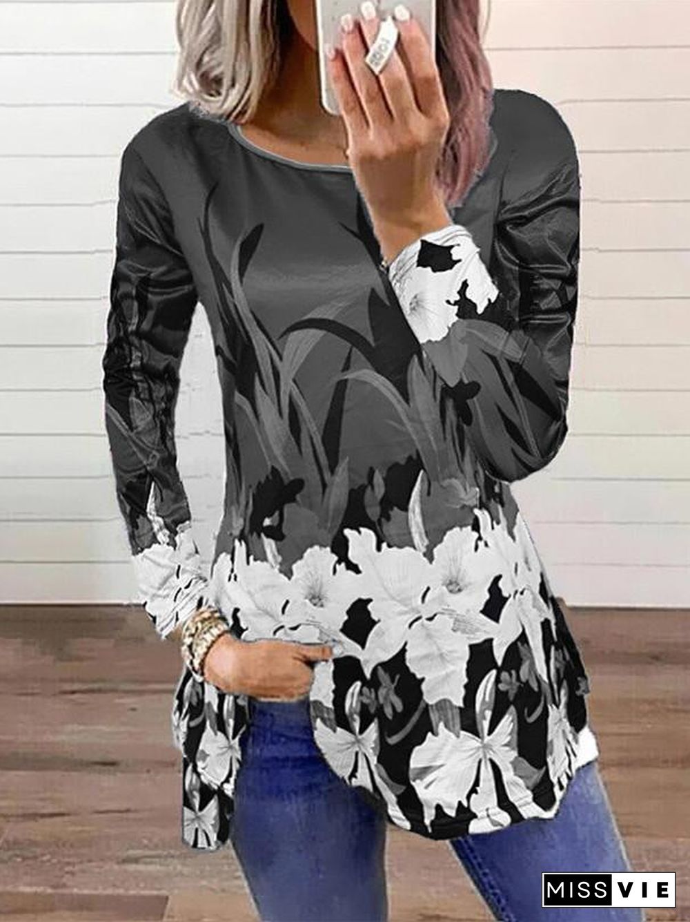 Women Long Sleeve Scoop Neck Floral Printed Graphic Top