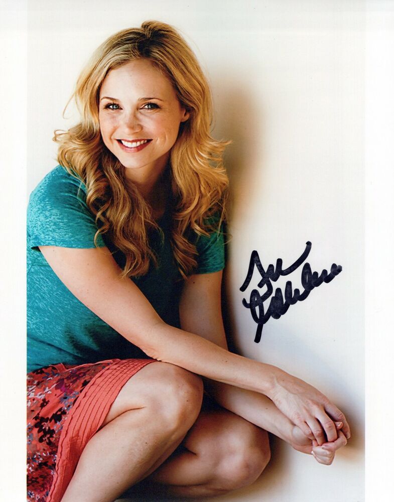 Fiona Gubelmann glamour shot autographed Photo Poster painting signed 8x10 #5