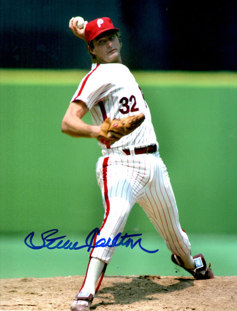 Autographed 8x10 STEVE CARLTON Philadelphia Phillies Photo Poster painting - COA