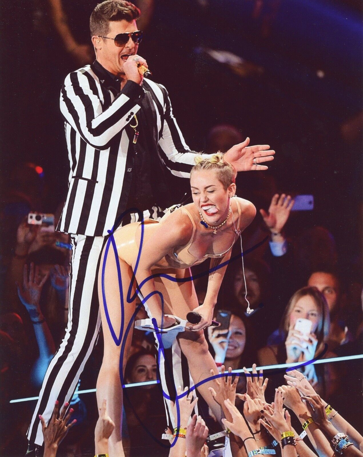 ROBIN THICKE Authentic Hand-Signed MTV w/ Miley