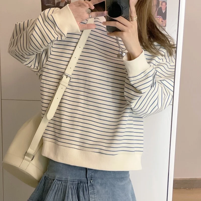 Uveng Uveng Female Early Autumn 2024 New Korean Version Loose Design Sense Striped Top Round Collar Long-Sleeved T-Shirt Tide