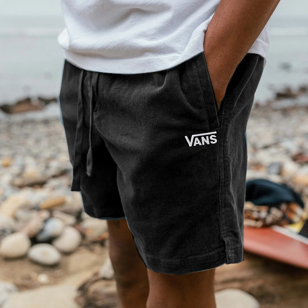  Casual Shorts with Vibrant Print and Classic Fit