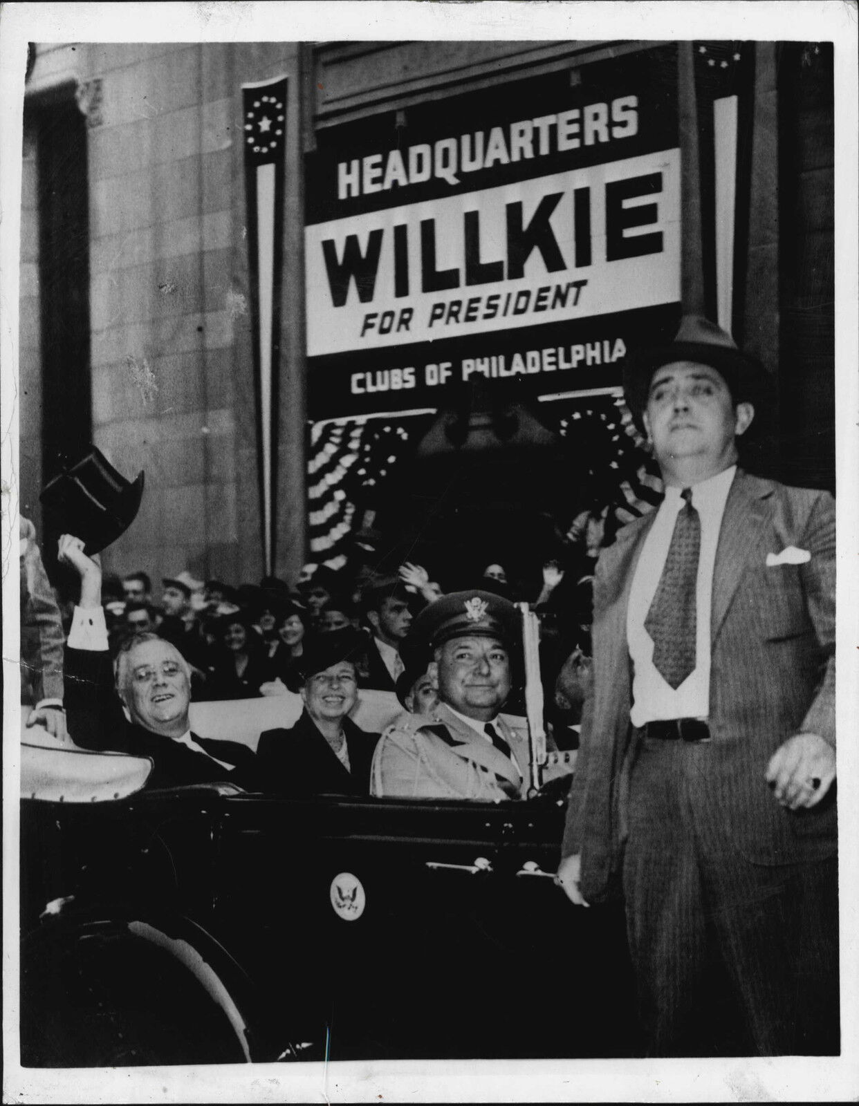 President Roosevelt and Elenore Pass Willkie for President Sign 1940 Press Photo Poster painting