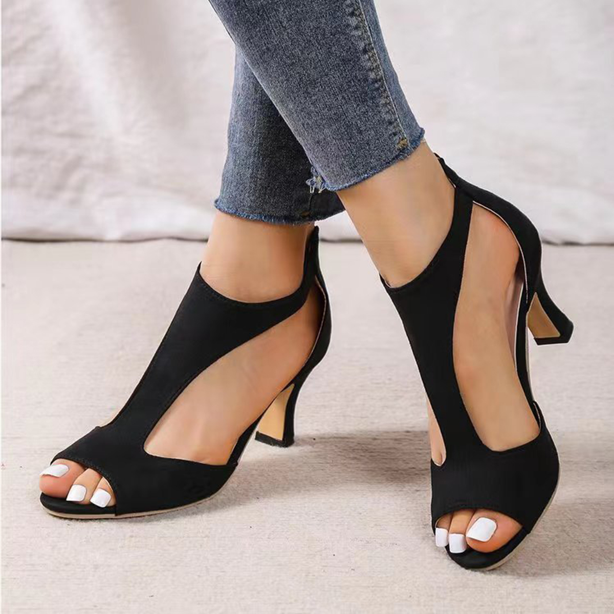 Simple and stylish rear zipper bag and fish mouth shoes for women