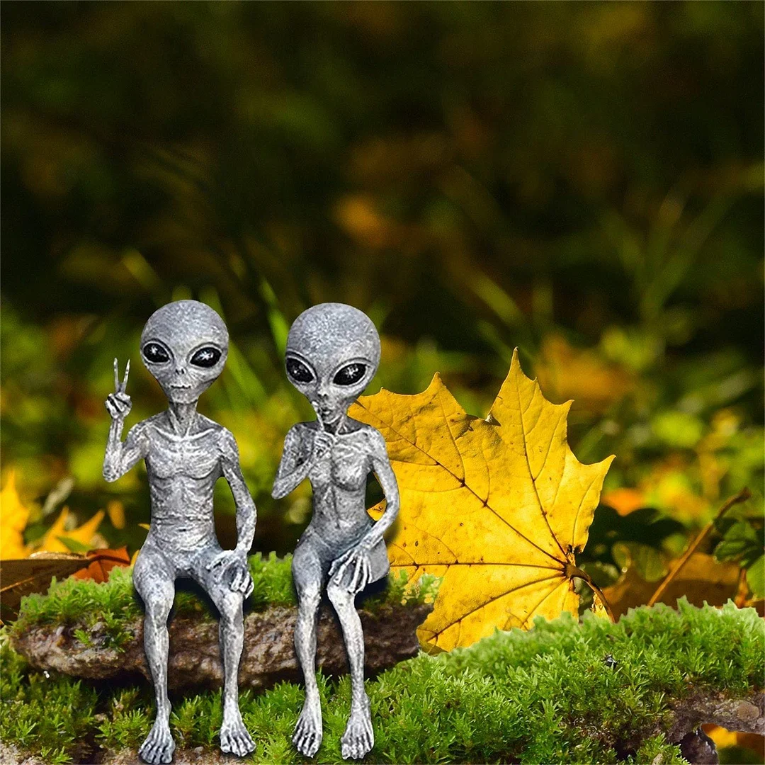 Garden Mini Alien Resin Statue