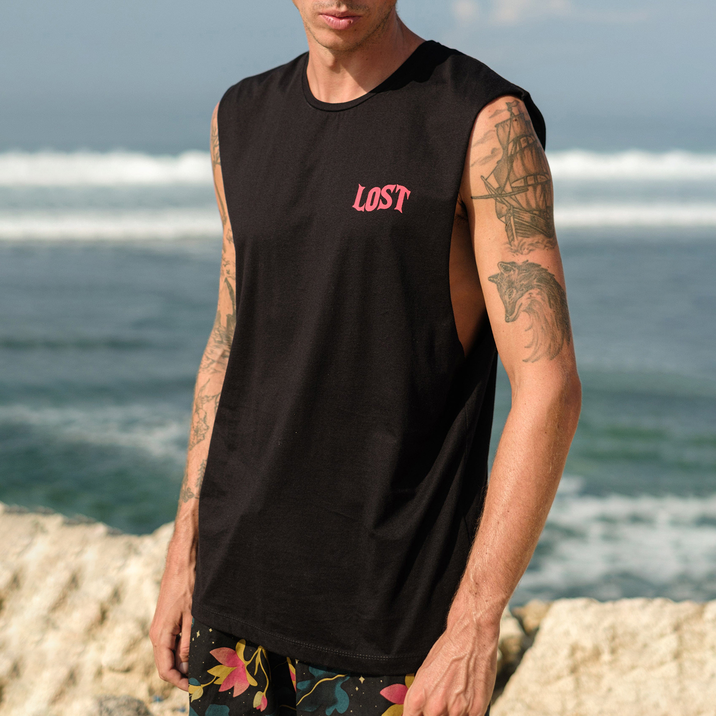  Stylish Floral Shorts with Sleeveless Top for Summer Beach Outfits  