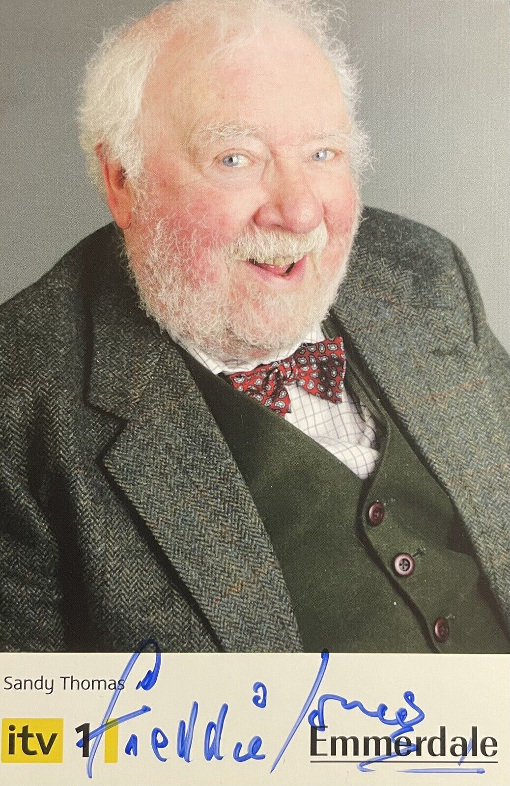 6x4 Hand Signed Photo Poster painting of Emmerdale Sandy Thomas - Freddie Jones