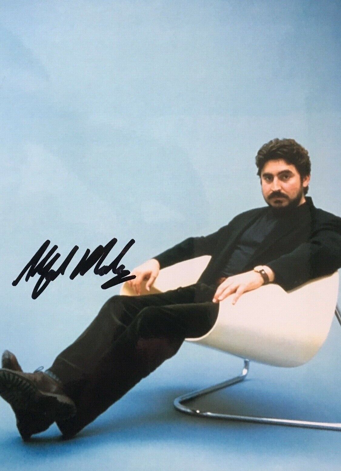 ALFRED MOLINA - POPULAR BRITISH ACTOR - EXCELLENT SIGNED Photo Poster paintingGRAPH