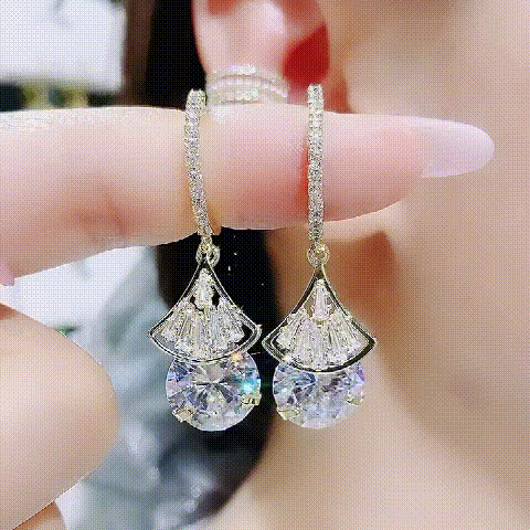 Fashion scalloped zircon earrings
