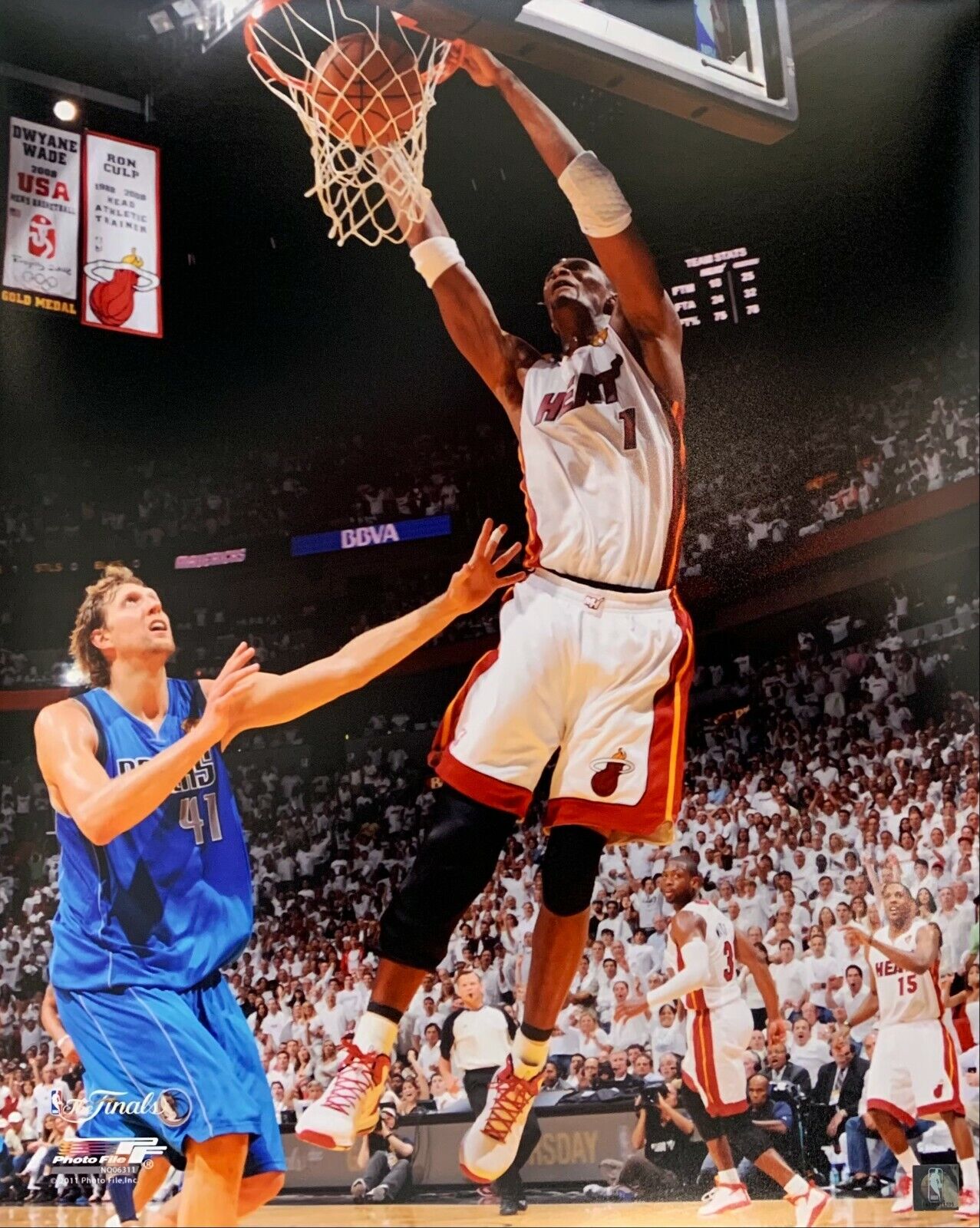 Chris Bosh 16x20 Photo Poster painting NBA Miami Heat Photo Poster painting File NBA Finals Dirk Nowitzki