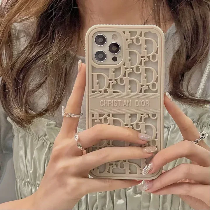 Pusta konstrukcja Dior w pełni chroni obudowę telefonu komórkowego