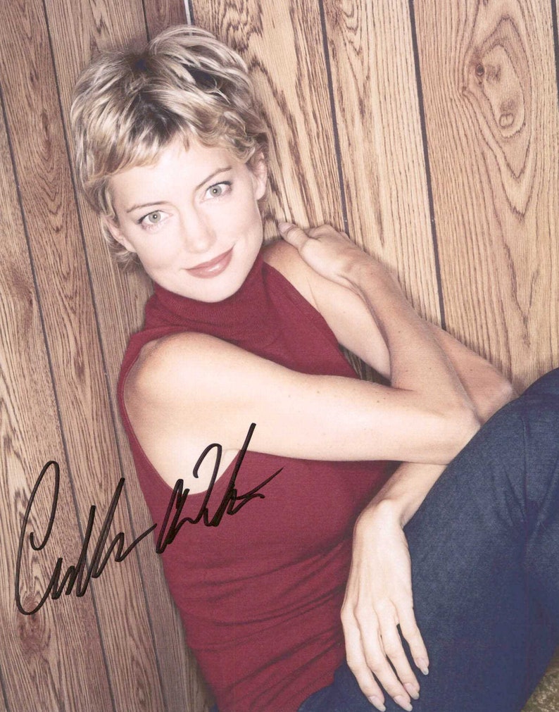 Cynthia Watros Signed Autographed Glossy 8x10 Photo Poster painting - COA Matching Holograms