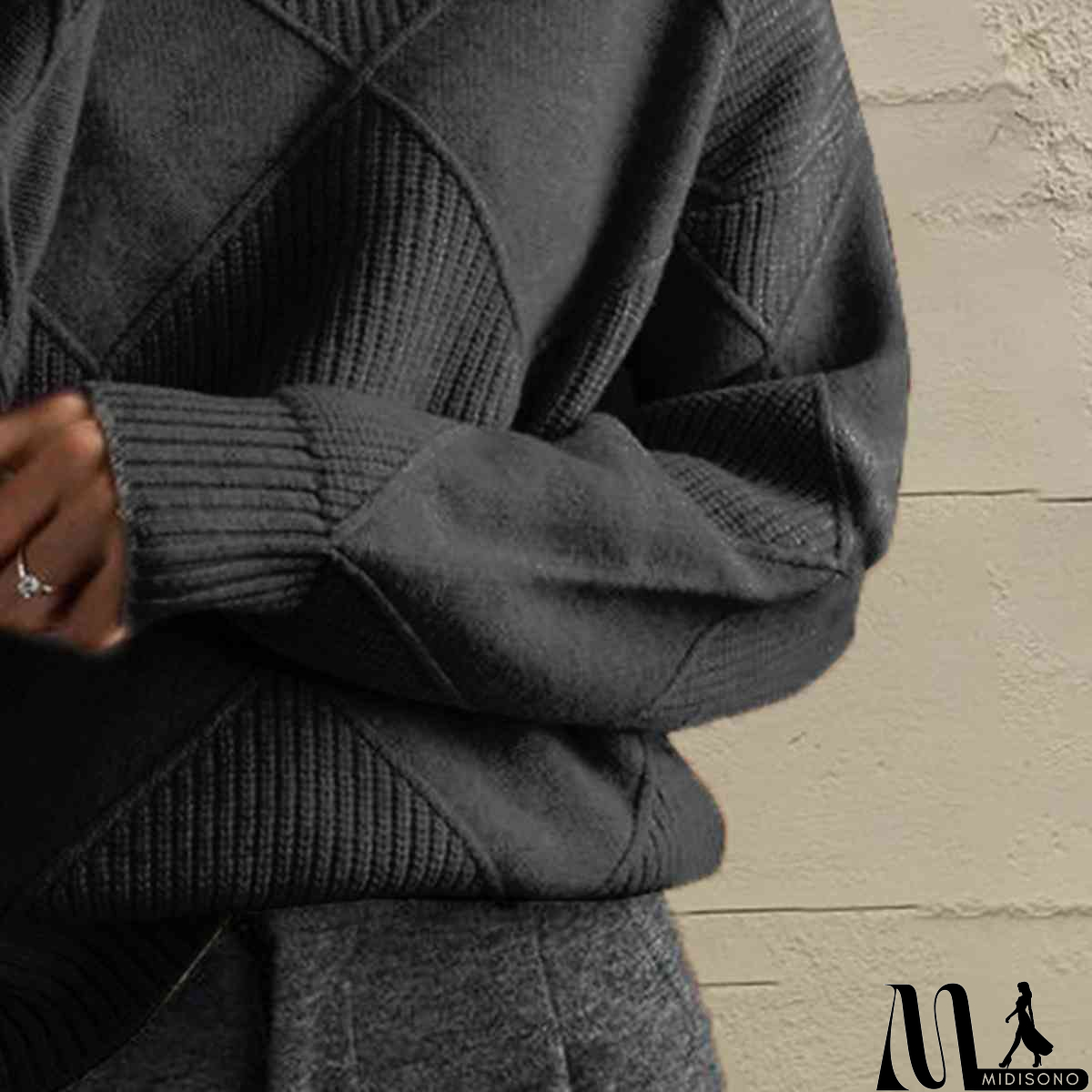 MidiSono - Versatile and Comfortable Sweater