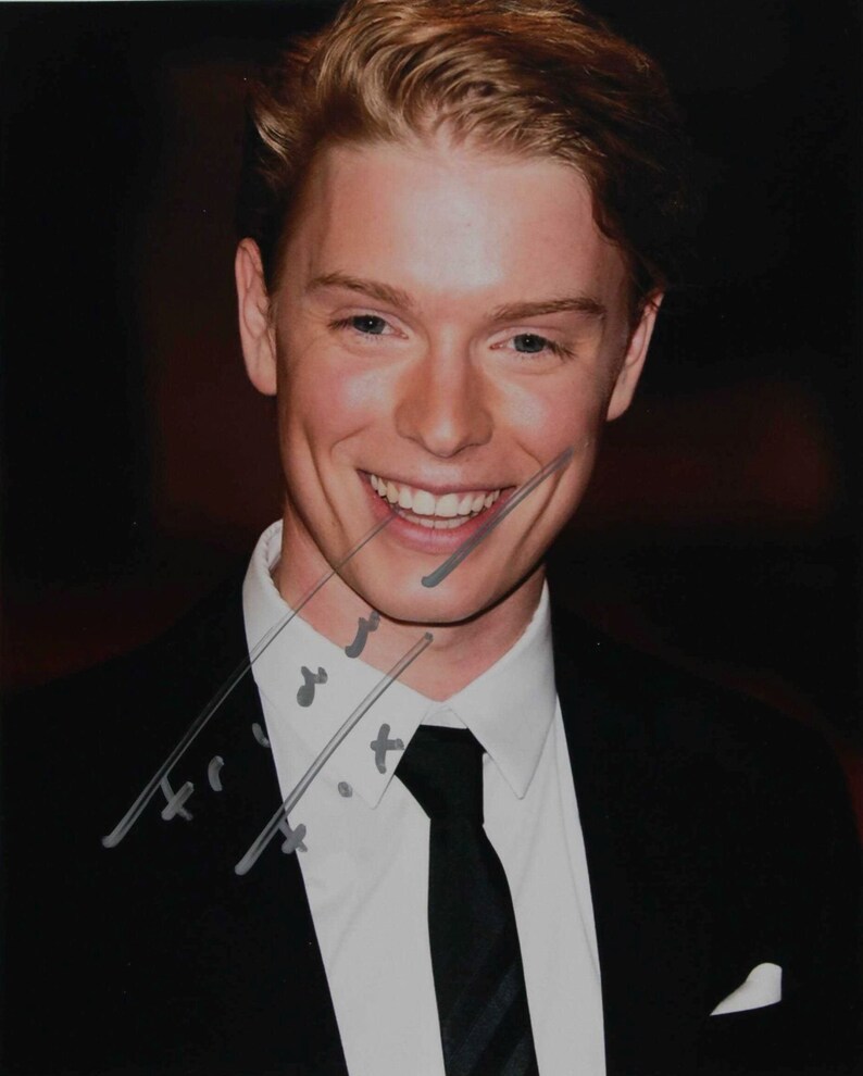 Freddie Fox Signed Autographed Glossy 8x10 Photo Poster painting - COA Matching Holograms