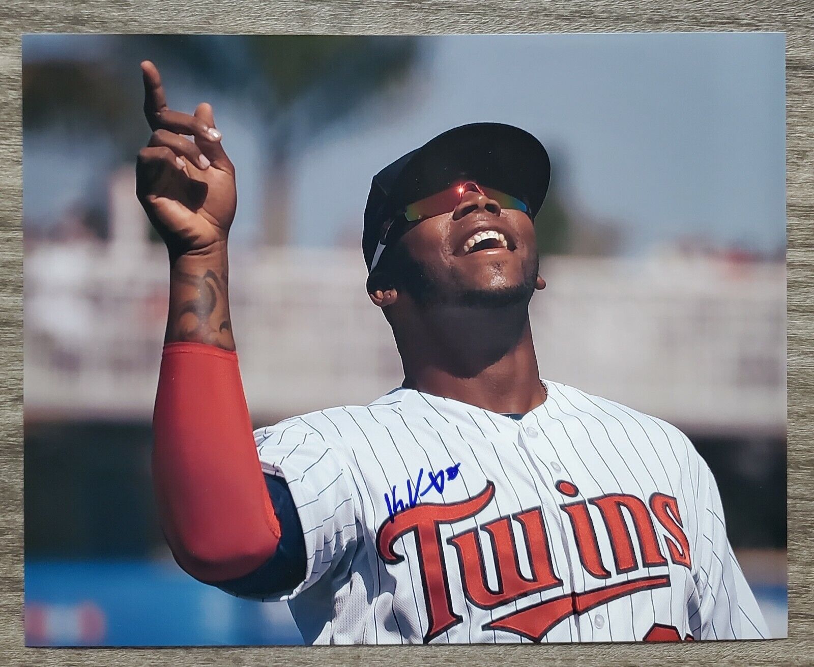 Kennys Vargas Signed 8x10 Photo Poster painting Minnesota Twins MLB RAD