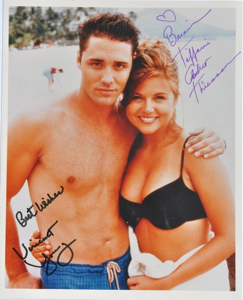 BEVERLY HILLS, 90210 CAST Signed Photo Poster painting X2 Tiffani Amber Thiessen & Vincent Young wcoa