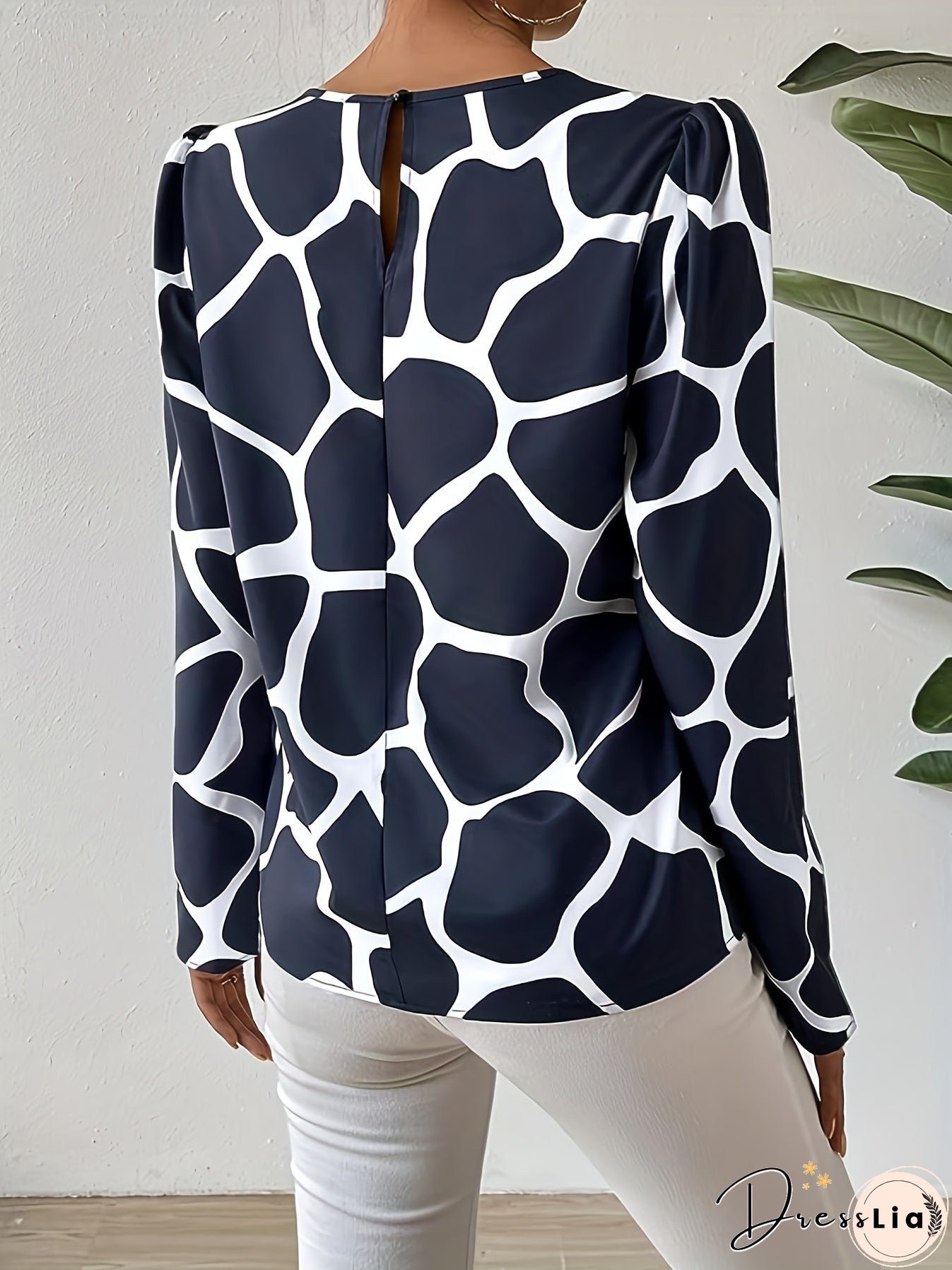 Giraffe Print Blouse, Casual Crew Neck Long Sleeve Blouse, Women's Clothing