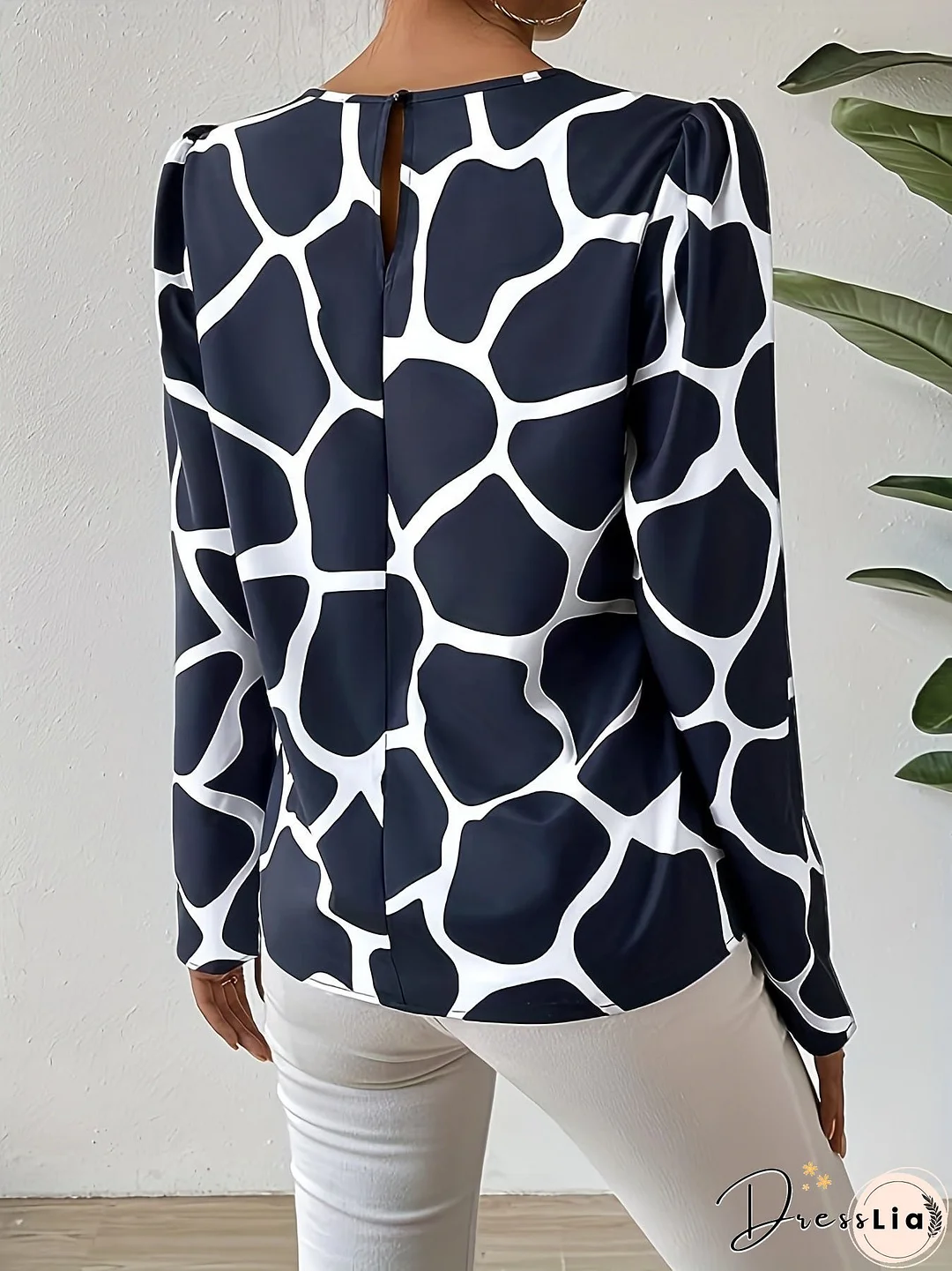 Giraffe Print Blouse, Casual Crew Neck Long Sleeve Blouse, Women's Clothing