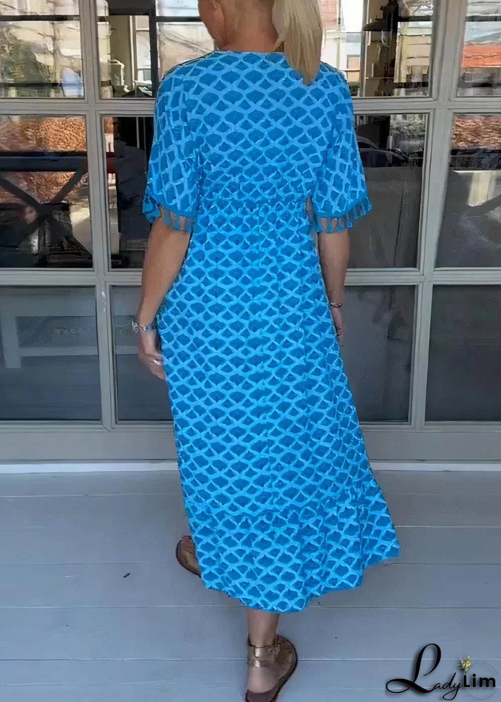 Fashionable and Minimalist winter Dress