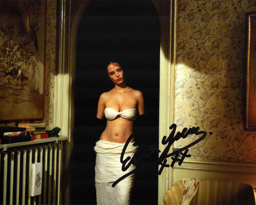 Autographed Photo Poster painting Eva Green signed 8 x 10