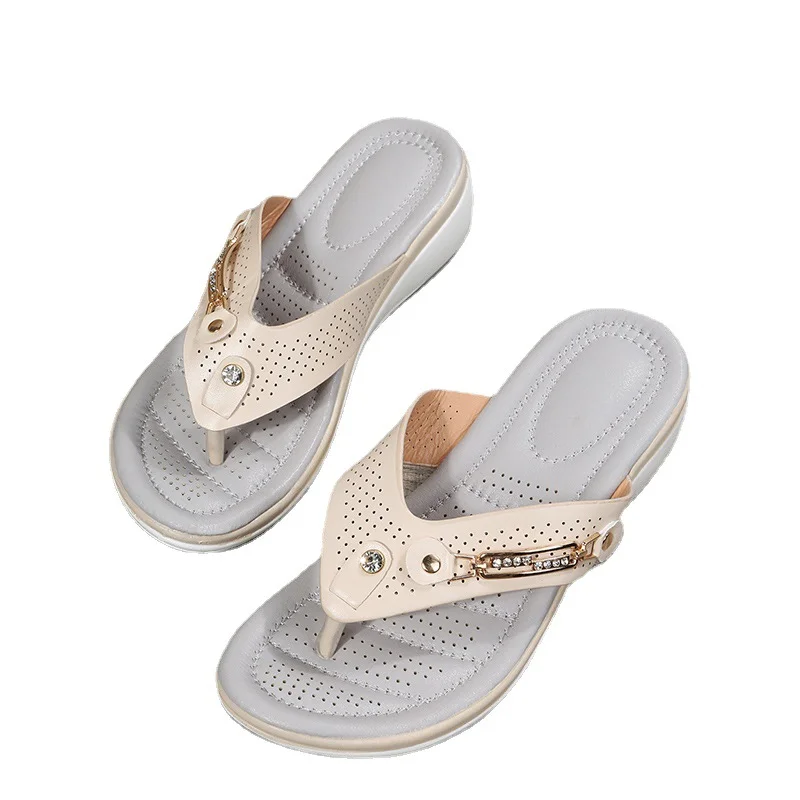 Yyvonne Spring And Summer New Sandals Women's Beach Sandals Metal Buckle Slope And Fashion Casual Large Size Women's Cool Slippers