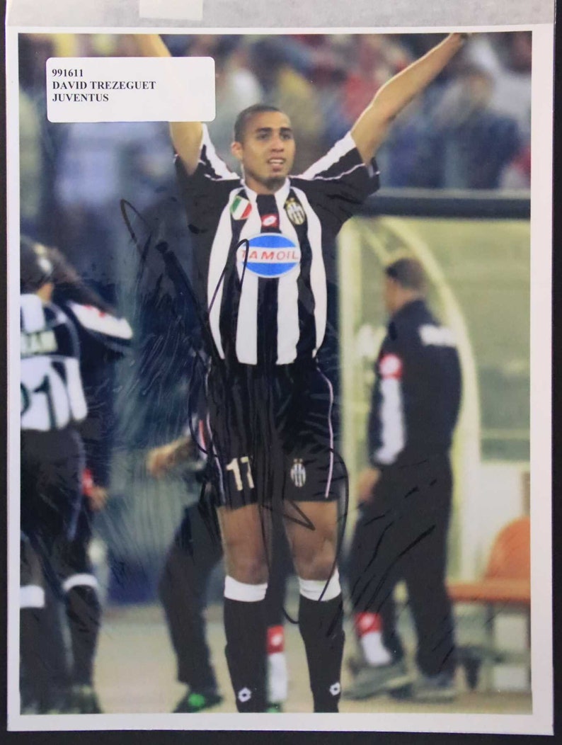 David Trezeguet Signed Autographed Glossy 8x10 Photo Poster painting Juventus - COA Matching Holograms