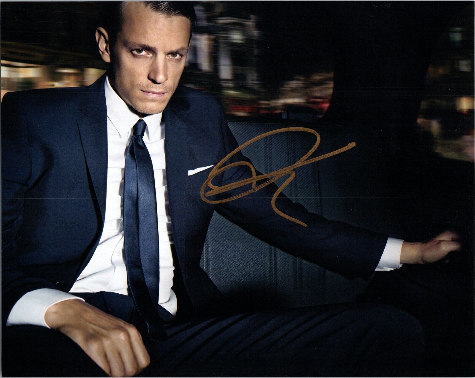 ~~ JOEL KINNAMAN Authentic Hand-Signed HOUSE OF CARDS