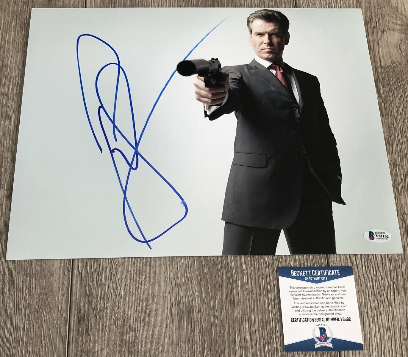 PIERCE BROSNAN JAMES BOND 007 SIGNED 11x14 Photo Poster painting w/EXACT PROOF & BECKETT BAS COA