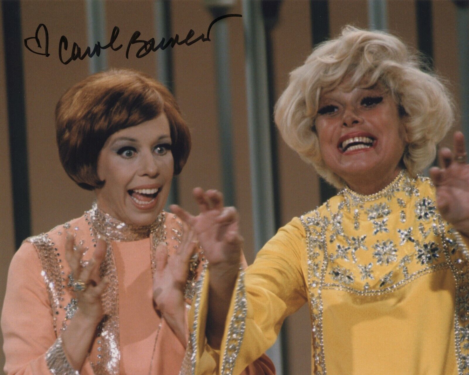 CAROL BURNETT SIGNED AUTOGRAPH 8X10 Photo Poster painting THE CAROL BURNETT SHOW #3